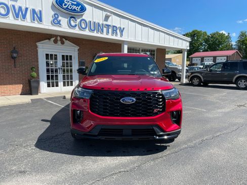 Used 2025 Ford Explorer ST w/ Sun And Sound Package AWD/4WD image 2