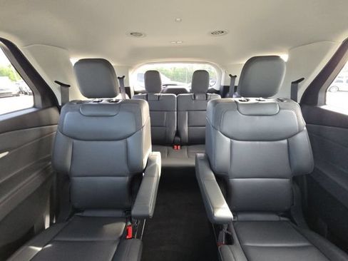 Used 2025 Ford Explorer Active w/ Active Comfort Package RWD image 19