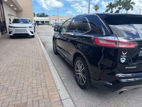 Used 2019 Ford Edge Titanium w/ Equipment Group 301A AWD/4WD image 10