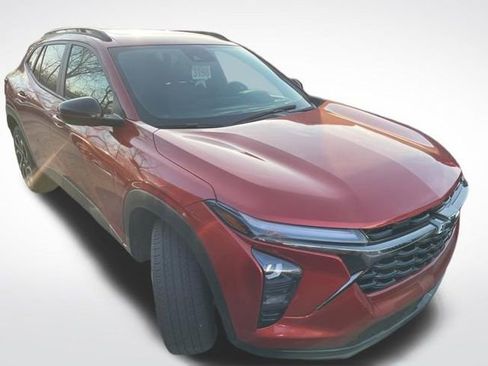 Used 2024 Chevrolet Trax RS w/ Sunroof Package FWD image 1