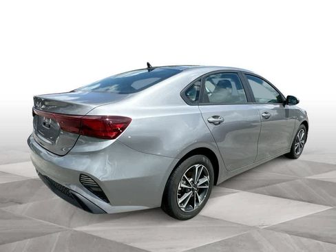 Used 2024 Kia Forte LXS w/ LXS Technology Package FWD image 8