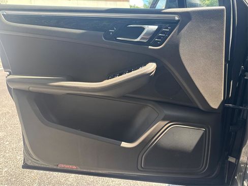 Used 2016 Porsche Macan S image 17