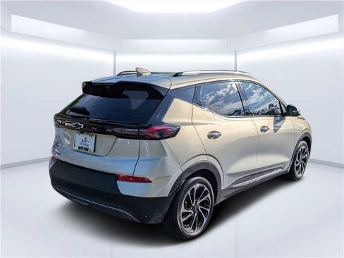 Used 2023 Chevrolet Bolt EUV Premier FWD image 3