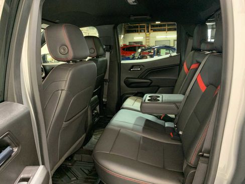 Used 2024 Chevrolet Colorado Z71 w/ Z71 Convenience Package 2 image 9