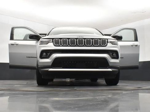 Used 2025 Jeep Compass Limited image 11