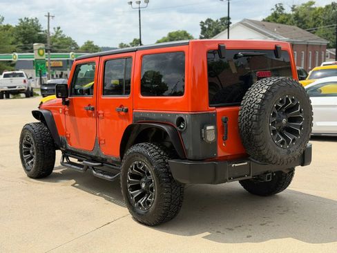 Used 2015 Jeep Wrangler Unlimited Sahara w/ Connectivity Group AWD/4WD image 3