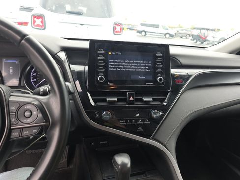 Used 2023 Toyota Camry SE image 12