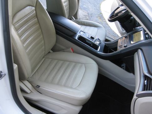 Used 2020 Ford Fusion SE image 30