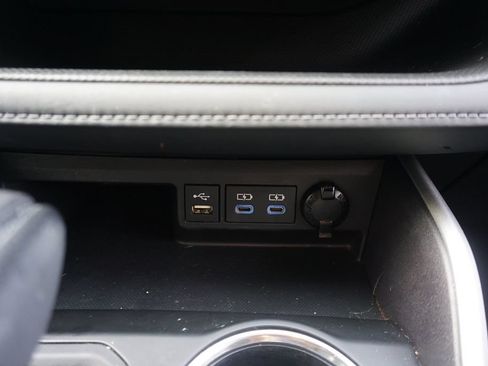 Used 2022 Toyota Highlander XLE FWD image 14