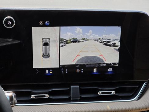 Used 2025 Chevrolet Equinox ACTIV w/ Safety and Technology Package FWD image 29