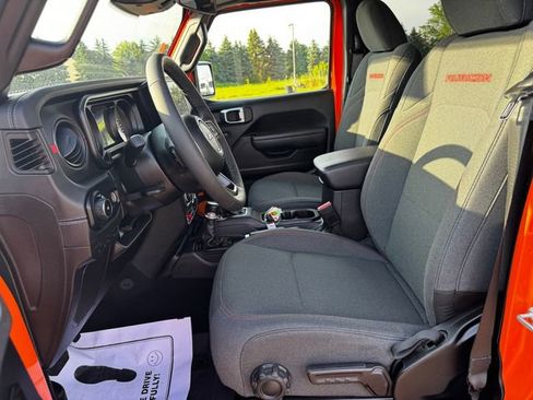 Certified 2025 Jeep Wrangler Unlimited Rubicon w/ Convenience Group AWD/4WD image 21