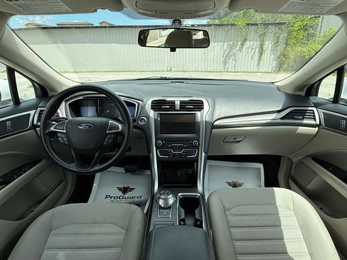Used 2017 Ford Fusion SE w/ Fusion SE Technology Package FWD image 12