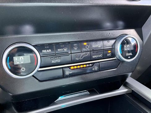 Used 2021 Ford Expedition XLT RWD image 32