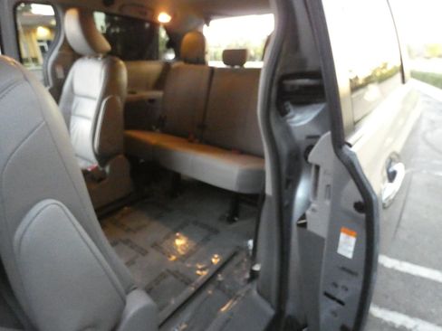 Used 2015 Toyota Sienna XLE image 47
