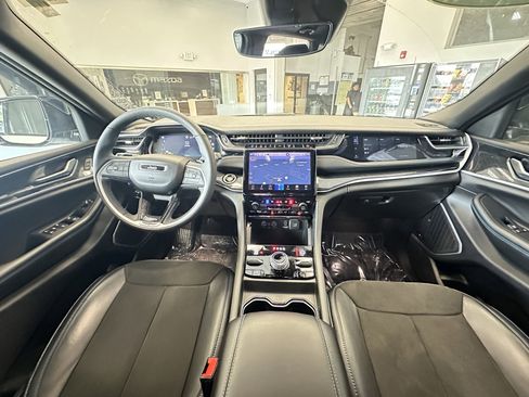 Used 2023 Jeep Grand Cherokee Trailhawk image 14