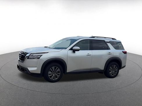 Used 2025 Nissan Pathfinder SV AWD/4WD image 8