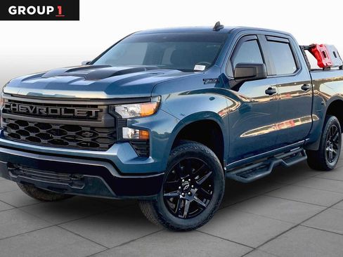 Used 2024 Chevrolet Silverado 1500 Custom Trail Boss w/ Dark Appearance Package AWD/4WD image 1