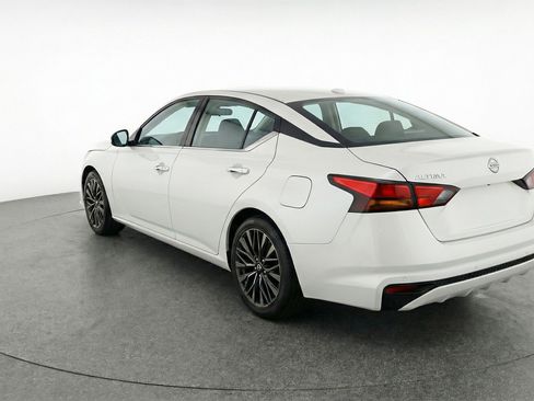 Used 2025 Nissan Altima 2.5 SV image 6