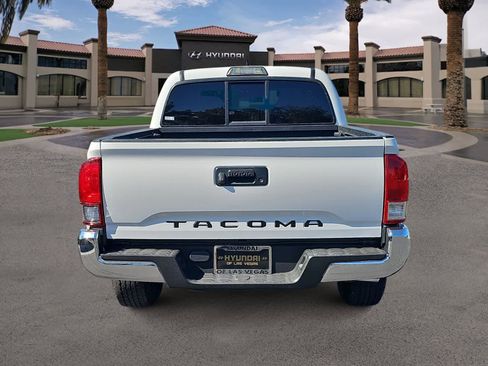 Used 2019 Toyota Tacoma SR5 RWD image 7