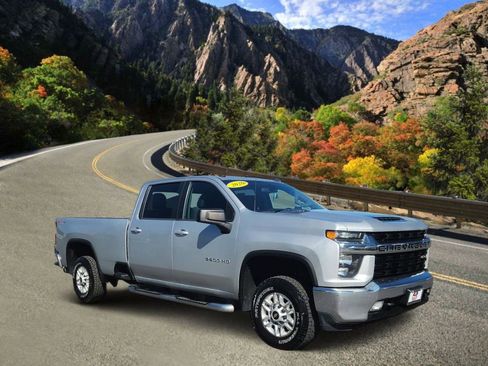 Used 2020 Chevrolet Silverado 2500 LT w/ Convenience Package image 3