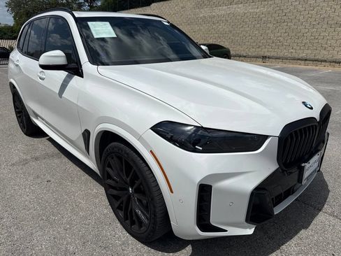Used 2025 BMW X5 sDrive40i w/ M Sport Package RWD image 3