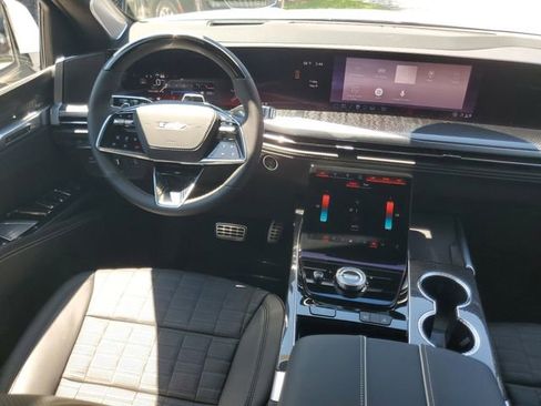 Used 2026 Cadillac Escalade ESV V AWD/4WD image 18