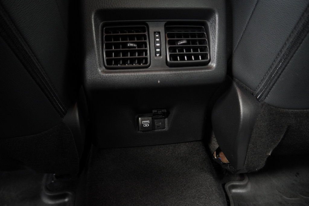Used 2025 Toyota Camry SE FWD image 17