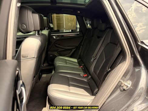 Used 2020 Porsche Macan AWD/4WD image 31