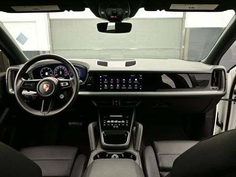 Certified 2025 Porsche Cayenne AWD/4WD image 20