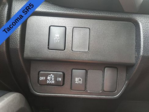 Used 2020 Toyota Tacoma SR5 AWD/4WD image 15