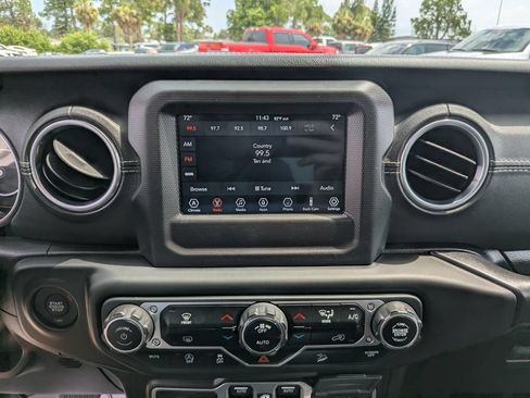 Used 2018 Jeep Wrangler Unlimited Sahara w/ LED Lighting Group AWD/4WD image 21