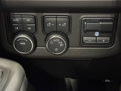 Used 2022 Chevrolet Suburban Z71 w/ Max Trailering Package AWD/4WD image 33