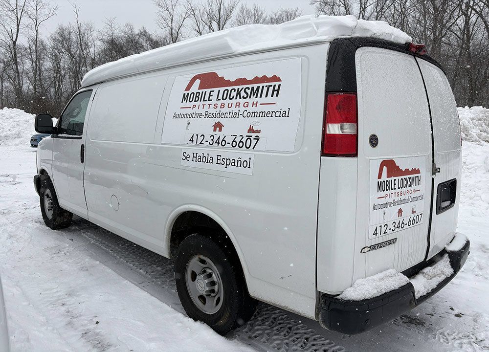 Used 2017 Chevrolet Express 2500 RWD image 3