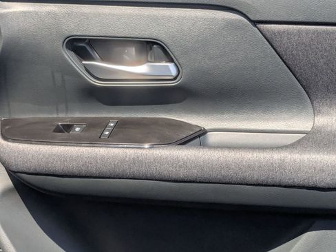 New 2025 Nissan Kicks SV w/ Charging Package FWD image 32