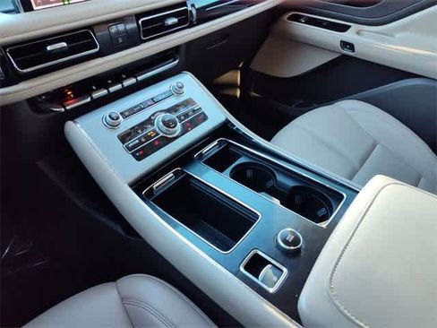 Used 2024 Lincoln Aviator AWD w/ Premium Package image 26
