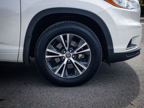 Used 2016 Toyota Highlander XLE image 13