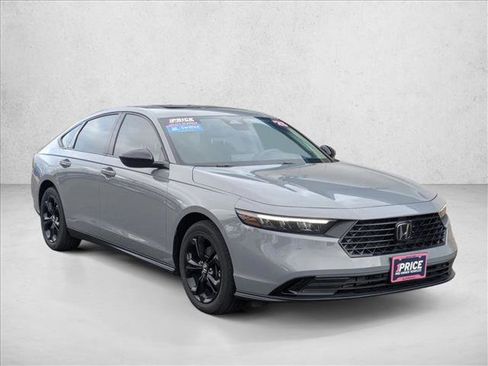 Certified 2025 Honda Accord SE image 3