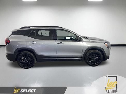 Used 2023 GMC Terrain SLT w/ Infotainment Package II AWD/4WD image 7