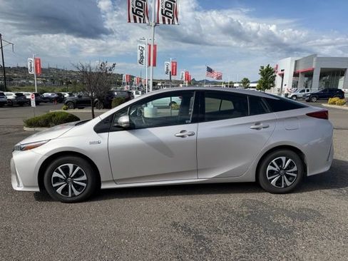 Used 2017 Toyota Prius Prime Premium w/ Carpet Mat Package FWD image 6