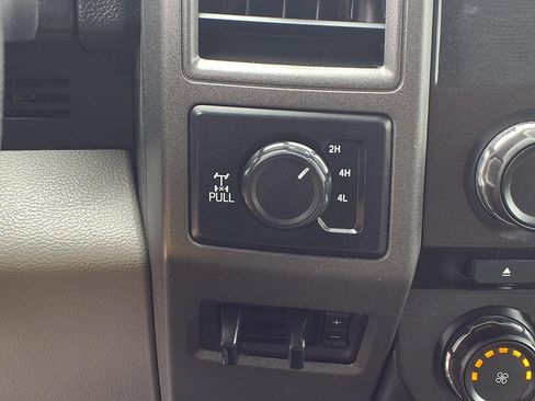 Used 2017 Ford F250 XL w/ Power Equipment Group AWD/4WD image 7