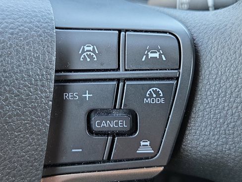 Used 2025 Toyota Camry Hybrid image 20