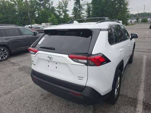 Used 2022 Toyota RAV4 XLE w/ Convenience Package AWD/4WD image 4