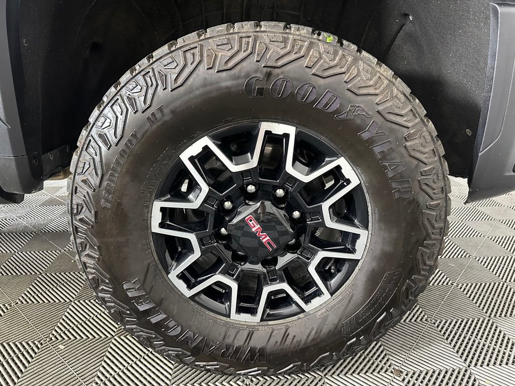 Used 2025 GMC Sierra 2500 AT4X AWD/4WD image 33