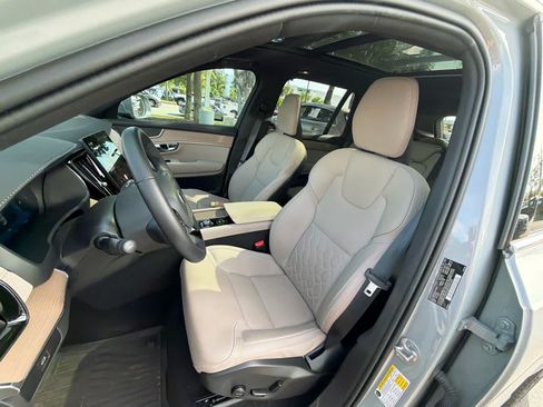Used 2025 Volvo XC90 B5 Core AWD/4WD image 27