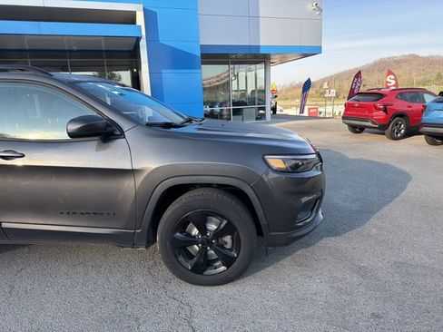Used 2019 Jeep Cherokee Latitude Plus image 2