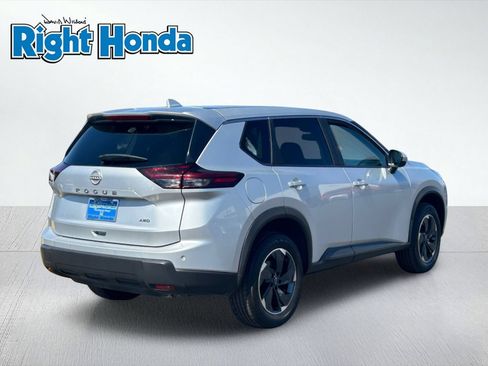 Used 2025 Nissan Rogue SV AWD/4WD image 5