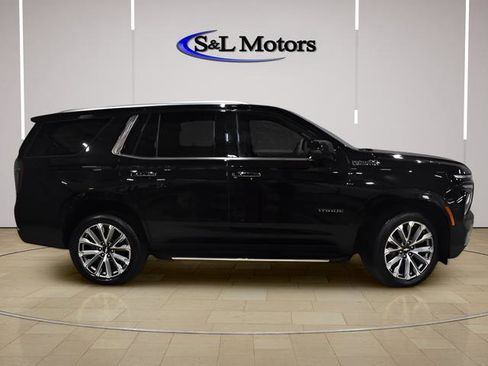 Used 2025 Chevrolet Tahoe High Country AWD/4WD image 5