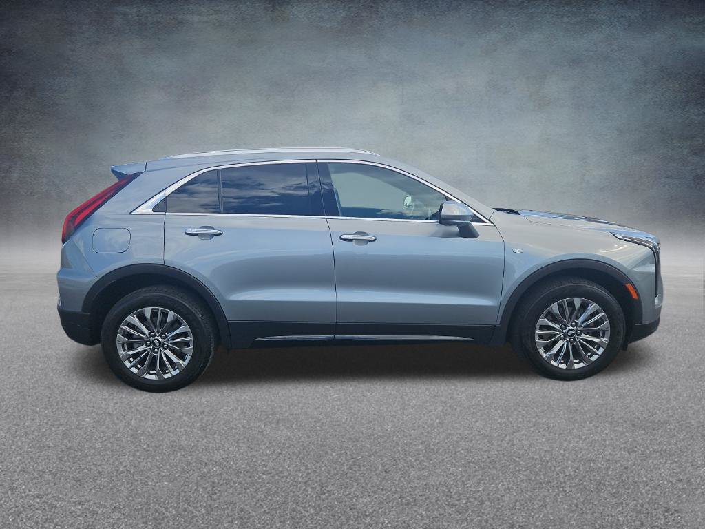 Used 2025 Cadillac XT4 Premium Luxury AWD/4WD image 2