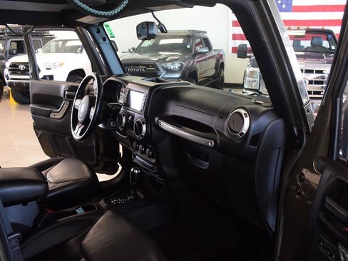 Used 2015 Jeep Wrangler Unlimited Sahara w/ Dual Top Group AWD/4WD image 42