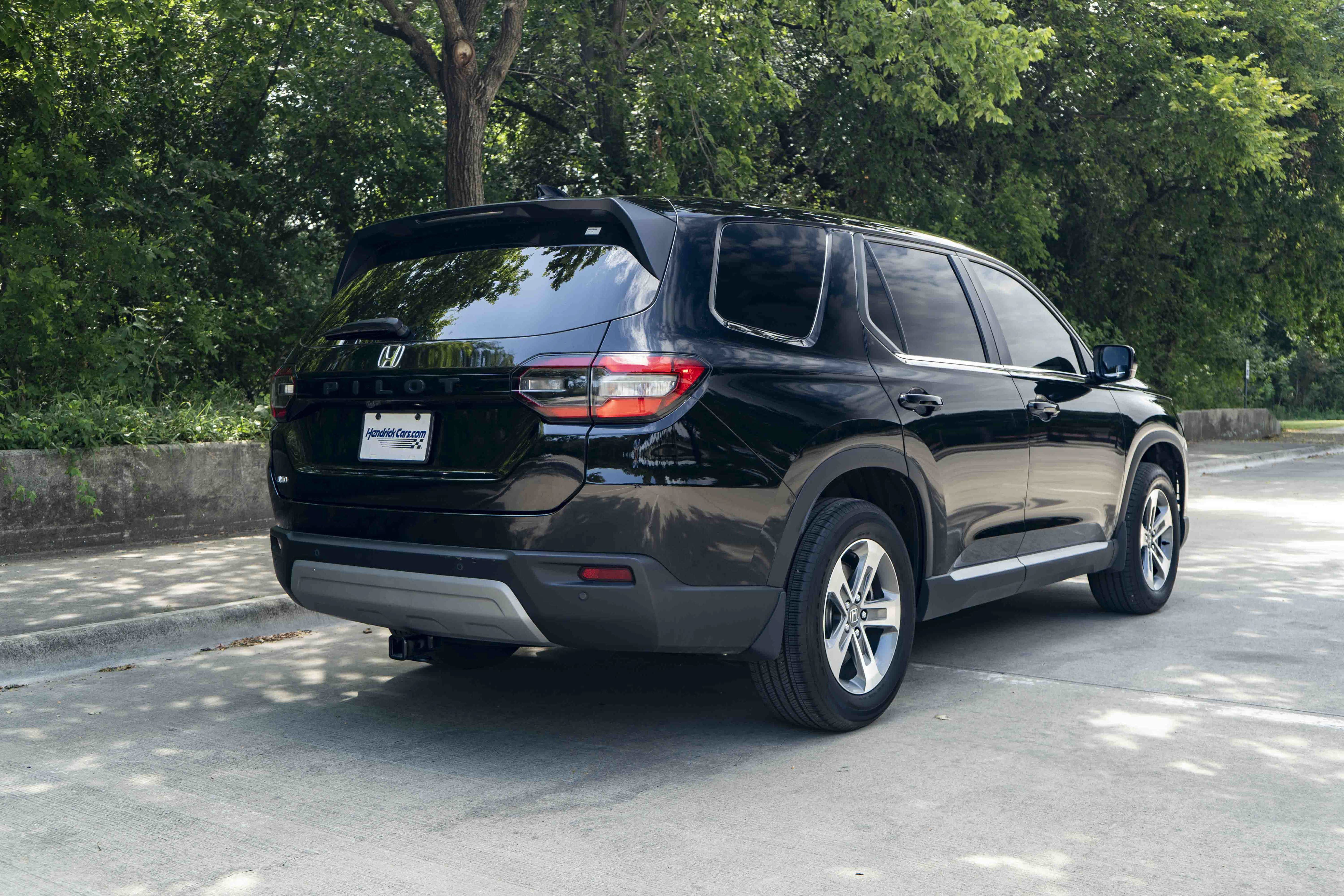 Used 2025 Honda Pilot EX-L image 9
